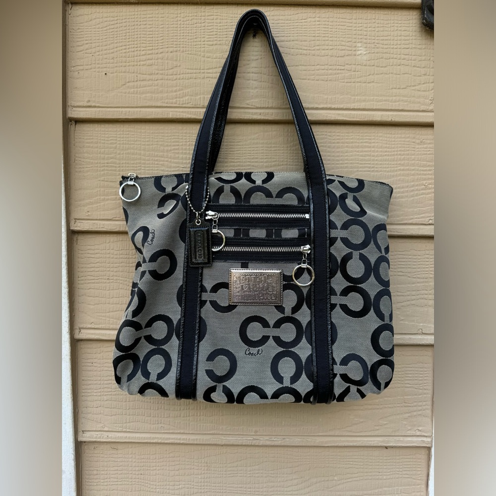- Coach Poppy Op Art Glam Tote Style 14530 in Black and Grey Signature C P…